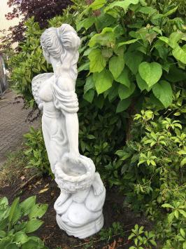 Gartenstatue Frau / Dame mit Blumenkörben